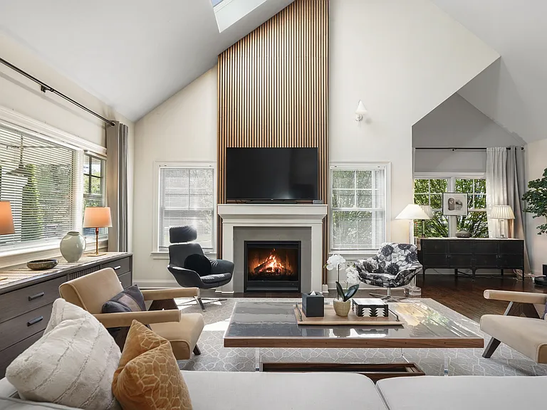11 Annjim Dr — Photo 2