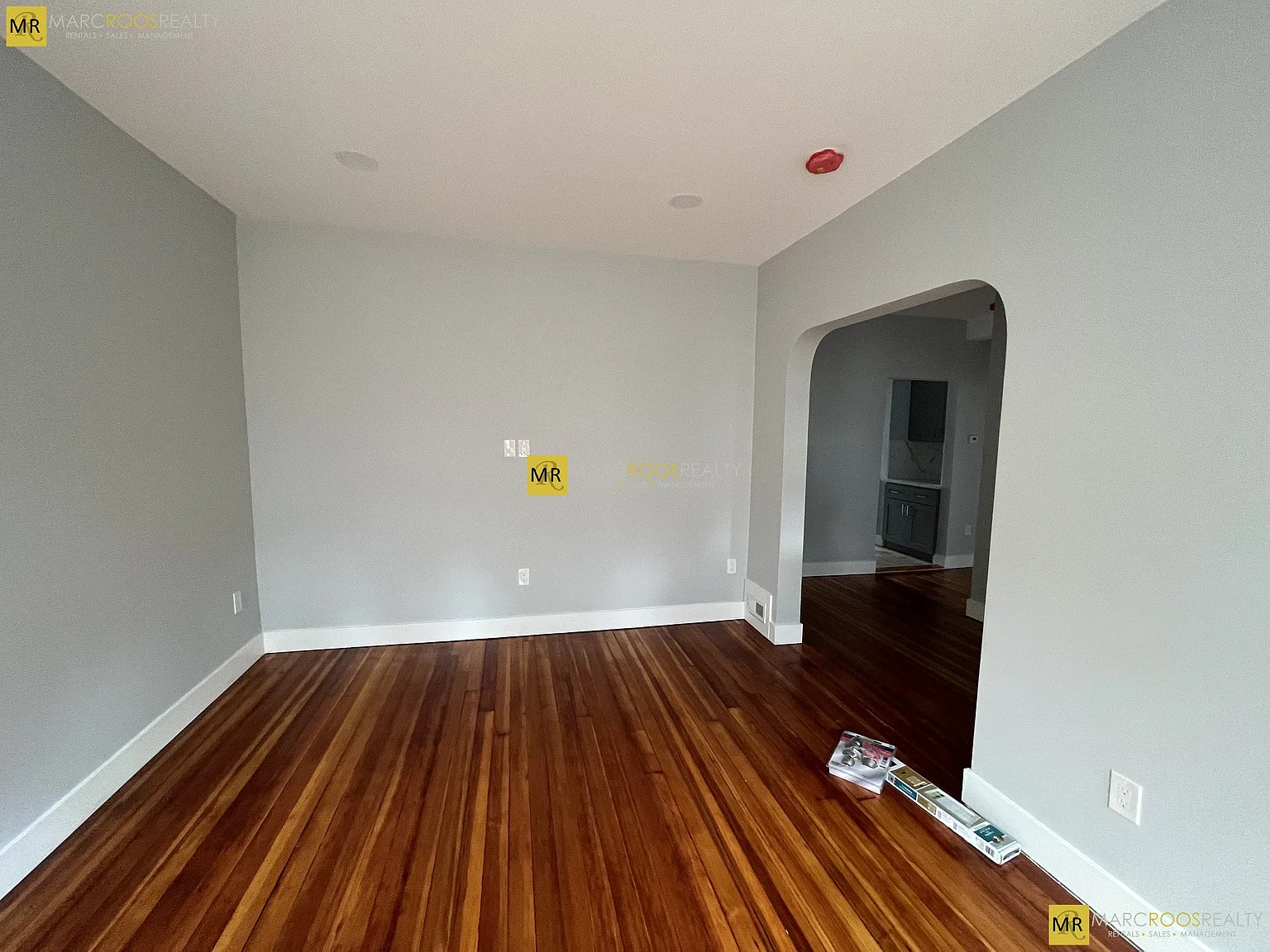 4 bed, 9999 sqft, $3,900 — Photo 2
