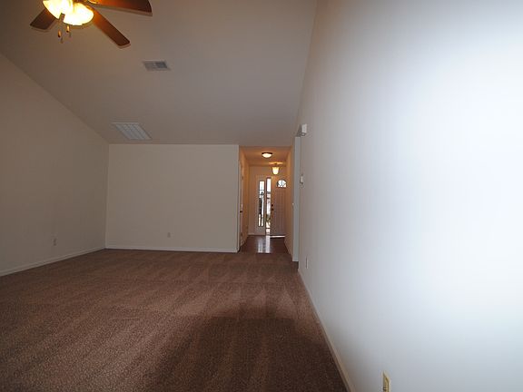 2nd image of 16 Leesford Trl