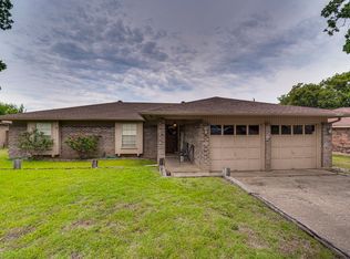 2302 Stockbridge Ct, Pantego, TX 76015