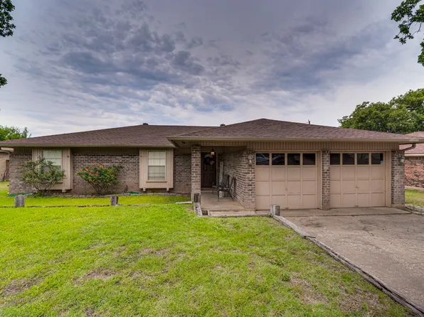 2302 Stockbridge Ct, Pantego, TX 76015