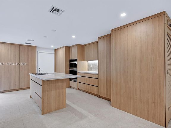 4th image of 9340 NW 48th Doral Ter