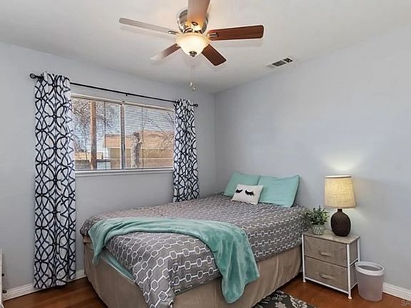 4th image of 523 Fern Pl NE