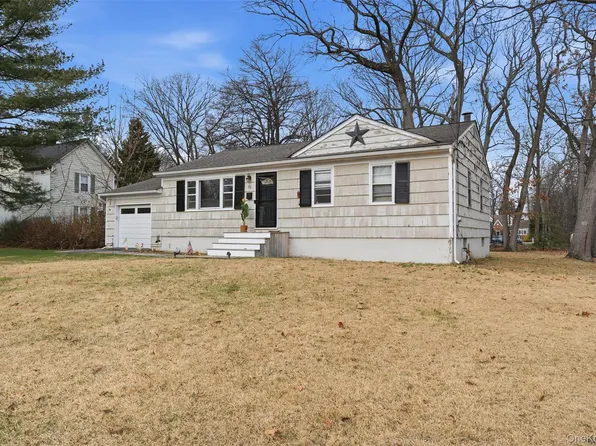 22 Hovenkamp Avenue, Nanuet, NY 10954