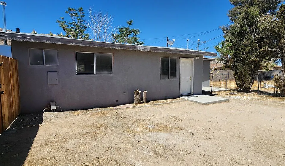 6963 Tamarisk Ave #B