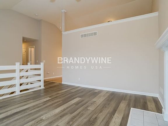 4th image of 1209 Meadowlark Ct