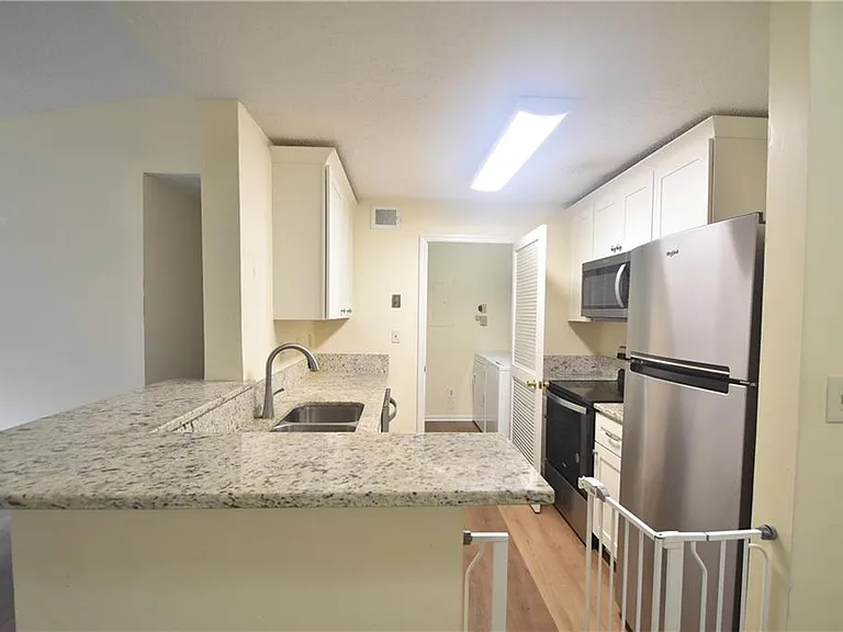310 Granville Ct #310 — Photo 10