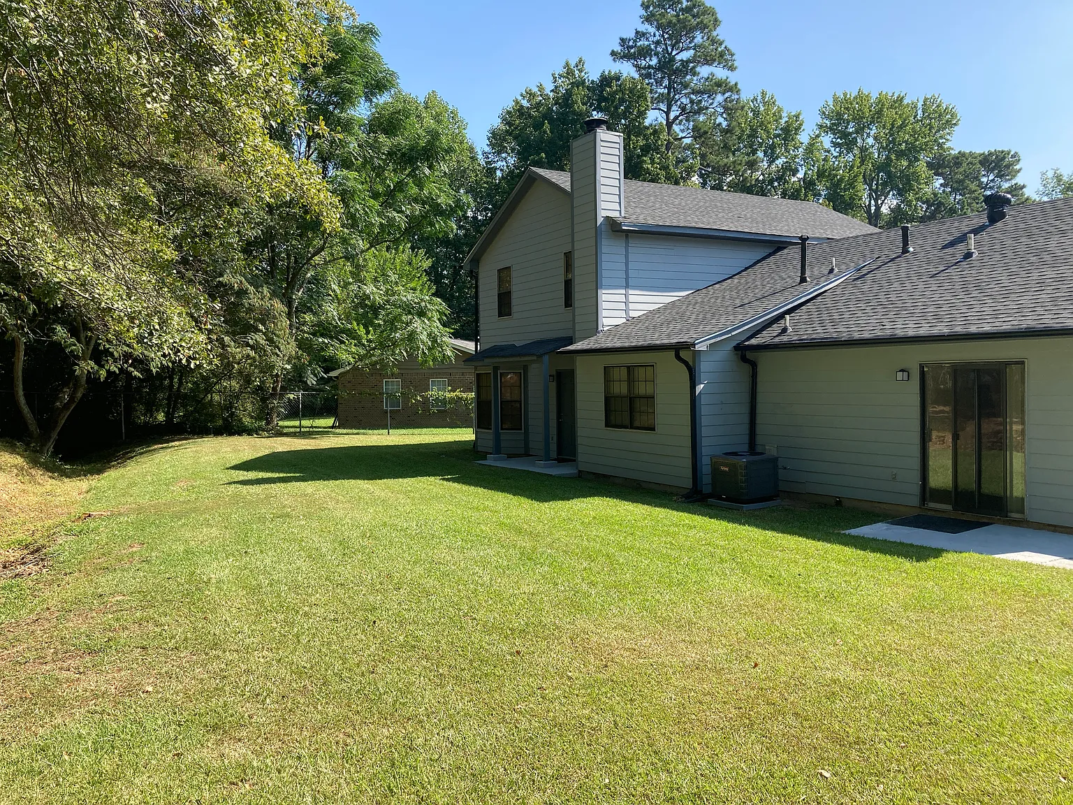 2 bed, 1.5 bath, 1200 sqft, $1,675 — Photo 3