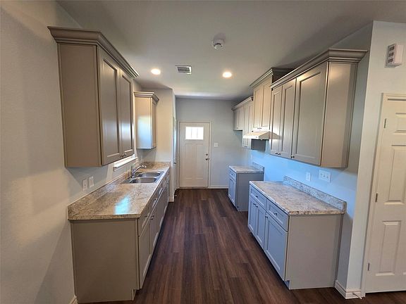 4th image of 3407 Webster St