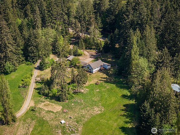 3rd image of 2252 Black Diamond Road
