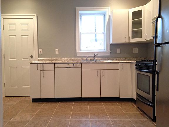 4th image of 1526 N Lawrence St
