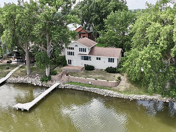 3rd image of 6 Edgewater Rd