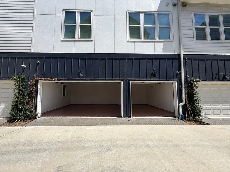 824 Cage St — Photo 32