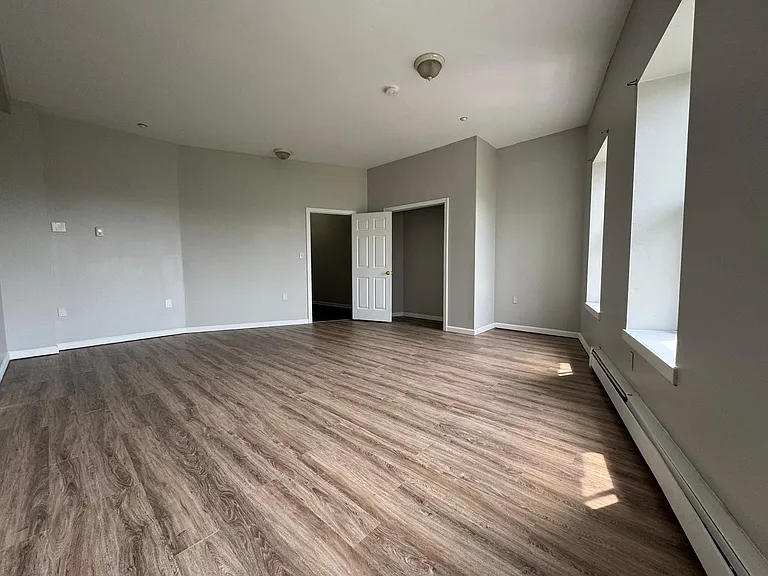 558-612 E Main St #598D — Photo 7