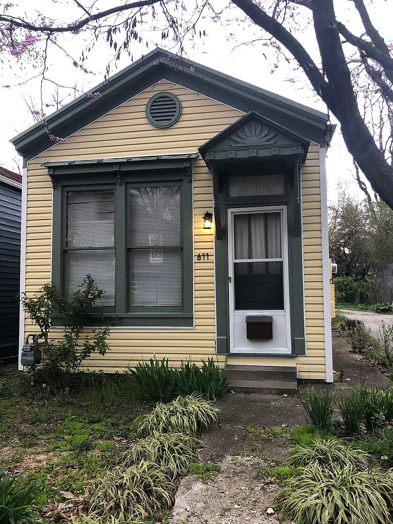 One Bedroom Old Louisville Cottage — Photo 1