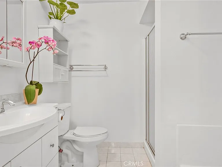 1735 N Fuller Ave #224 — Photo 5