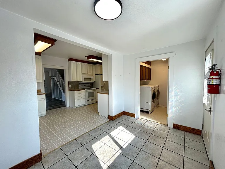 304 S Anderson St — Photo 17