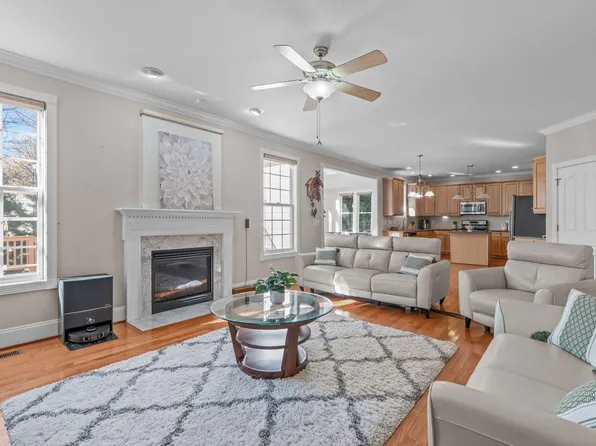 614 Gravel Brook Ct, Cary, NC 27519