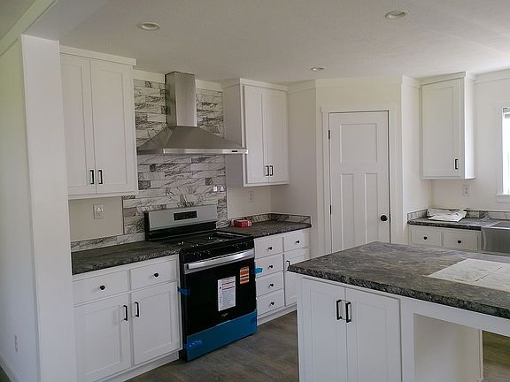 3rd image of 107 Elm Ln