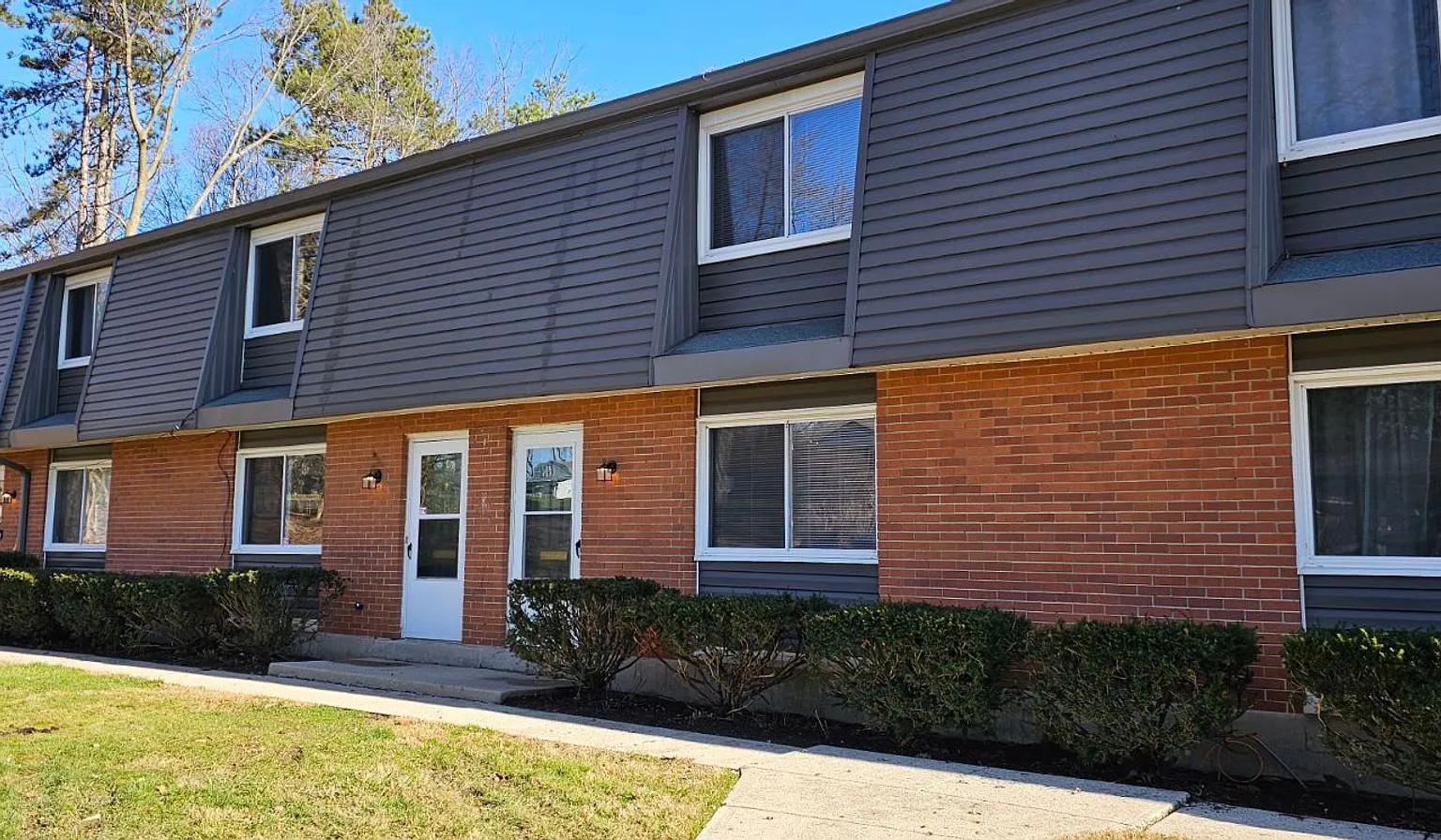 Flowerdale Townhomes — Photo 4