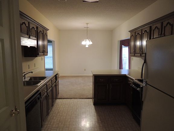 3rd image of 2198 Oakmont Ave