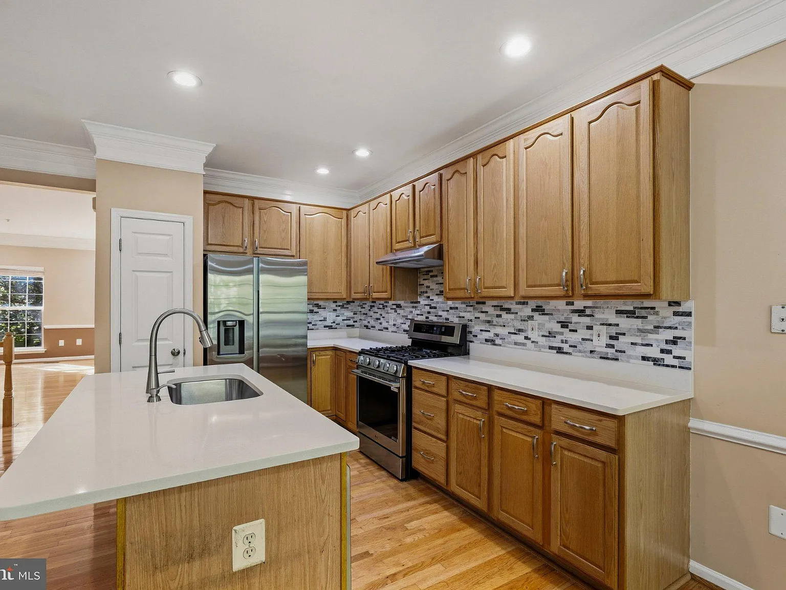 4 bed, 3.5 bath, 2470 sqft, $3,000 — Photo 3