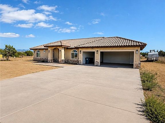 4th image of 14749 Sultana St