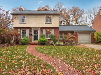 1039 Hawthorne Rd, Grosse Pointe Woods, MI, 48236