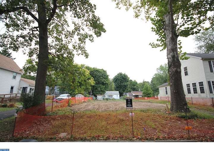 1st image of 136 S Bell Ave