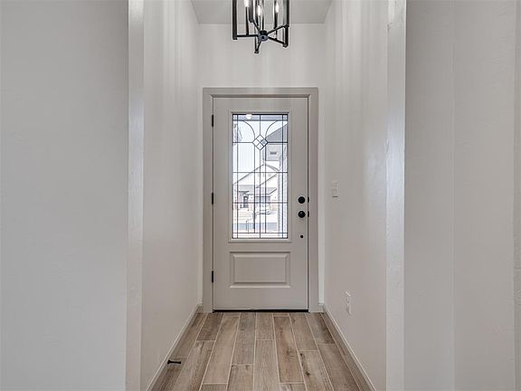 4th image of 2308 Creekview Trl