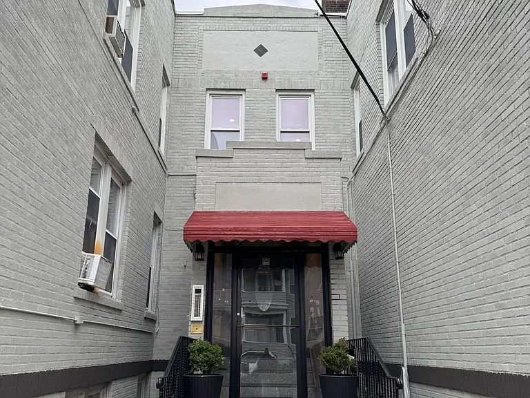 102 Genessee Ave — Photo 22