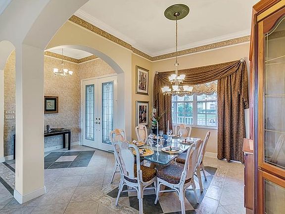 3rd image of 2820 Highland View Cir