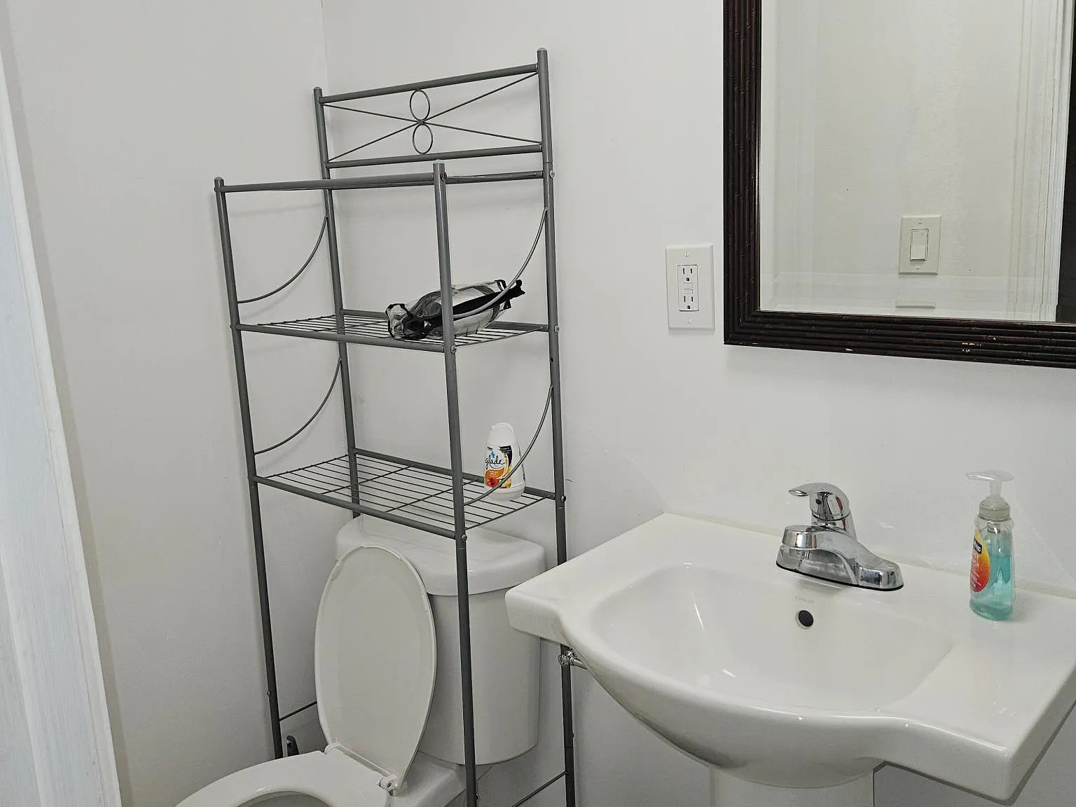 209 Kaiulani Ave — Photo 3