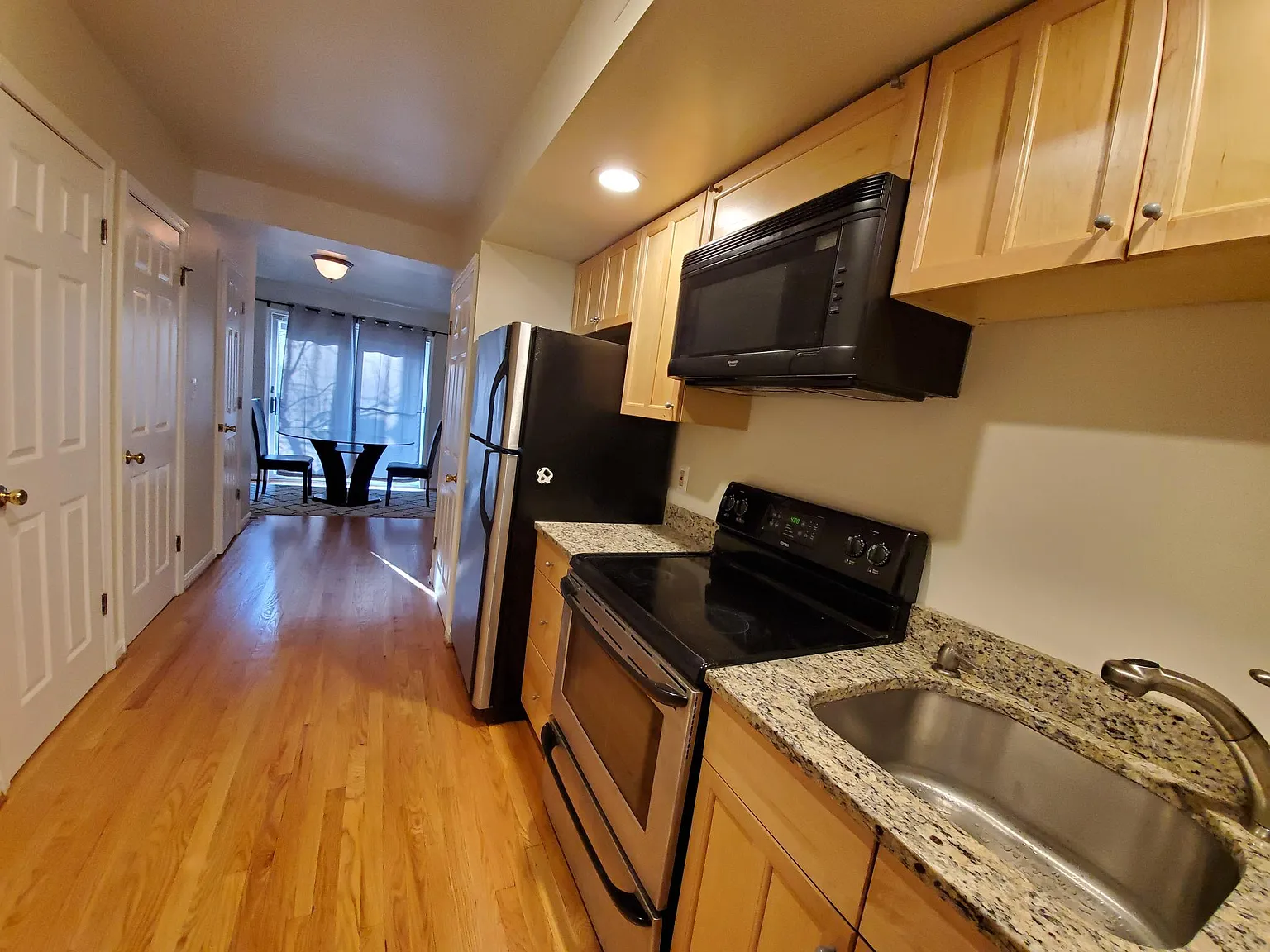 2 bed, 1.5 bath, 1290 sqft, $1,890 — Photo 4
