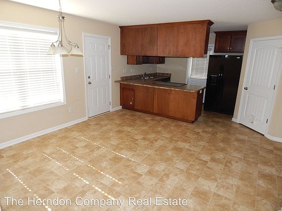 4th image of 1422 Yucaipa Cir