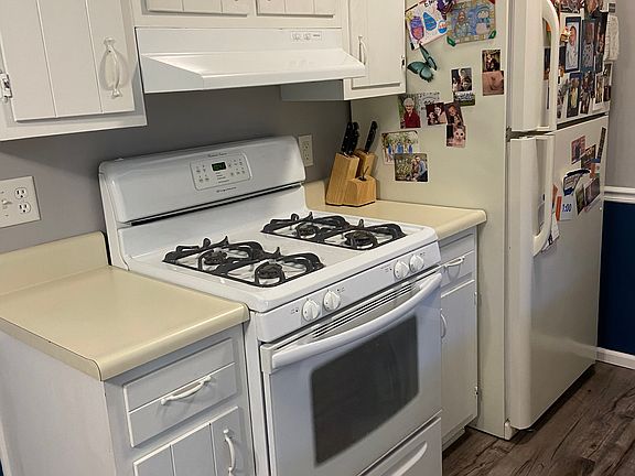 3rd image of 390 Independence Ct