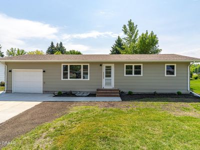 2503 Crescent Dr, Grand Forks, ND, 58201