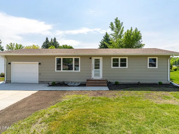 2503 Crescent Dr, Grand Forks, ND 58201