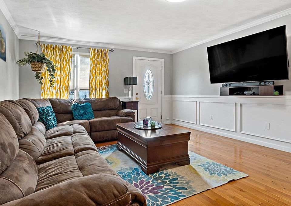 1st image of 61 Ingraham St