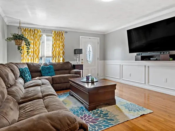 61 Ingraham St, East Providence, RI 02914