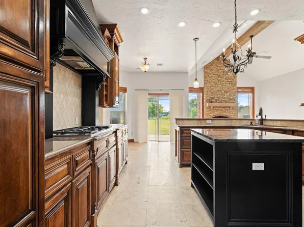 1109 Edinburrough Way, Mustang, OK 73064