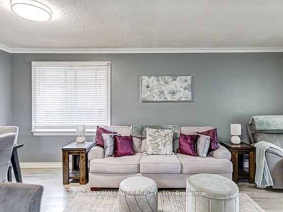 4th image of 39 Calumet Cres