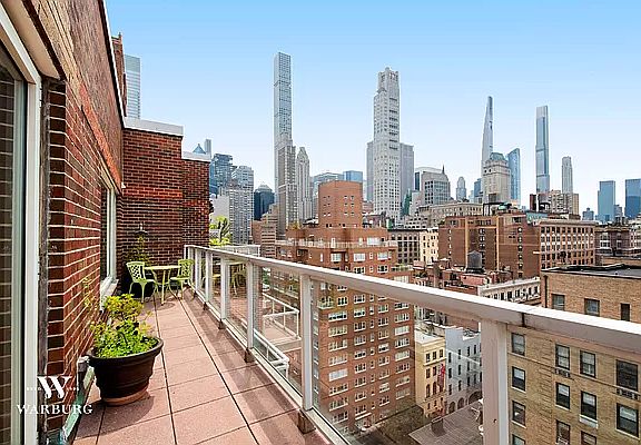 3rd image of 139 E 63rd St Penthouse B