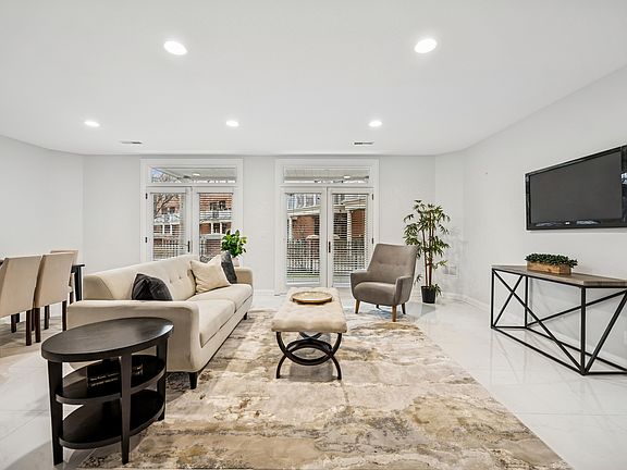 3rd image of 1864 Admiral Ct