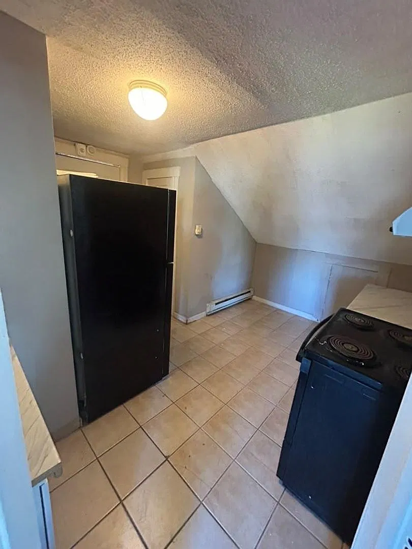 79 Newington Ave — Photo 2