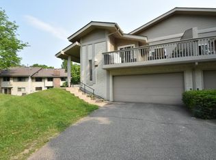 9626 Hampshire Ln, Eden Prairie, MN 55347