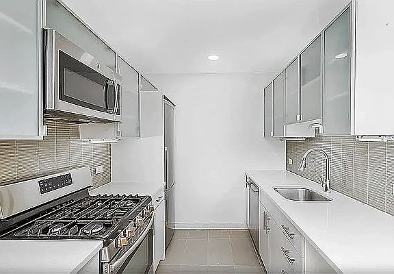 3rd image of 344 E 110th St #7E