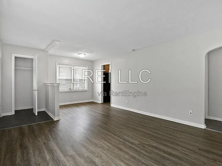 2404 Thomas Ave — Photo 2