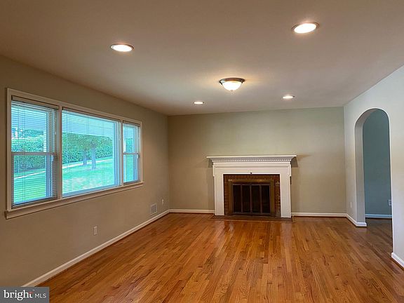 4th image of 5712 Tremont Dr