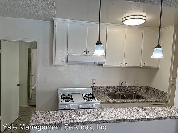4th image of 13400 Victory Blvd #7